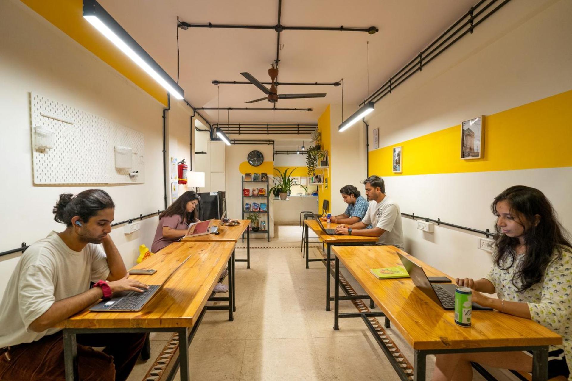 Locomo Express - Stay Work Eat Mumbai Kültér fotó